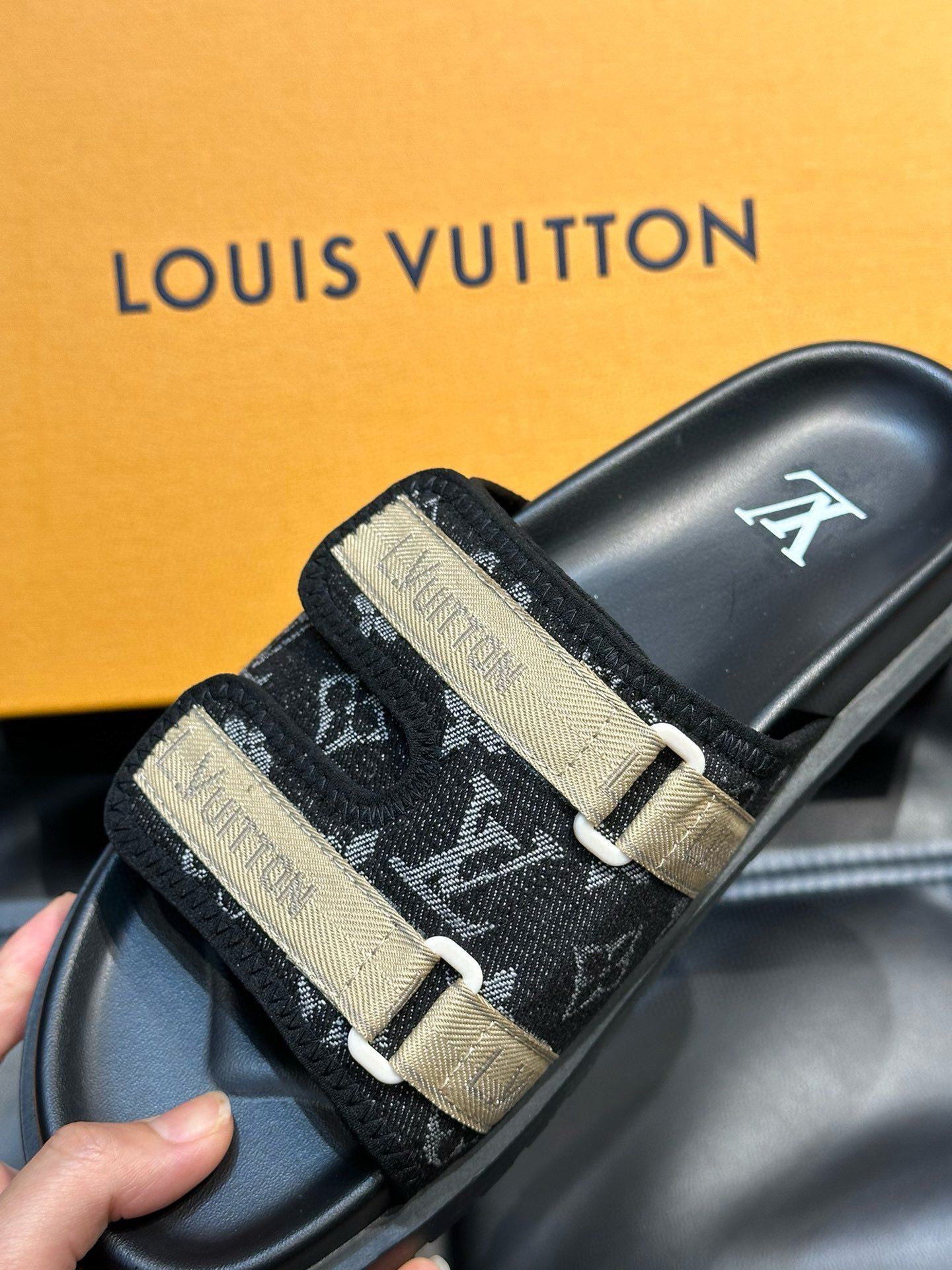 Louis Vuitton Slippers